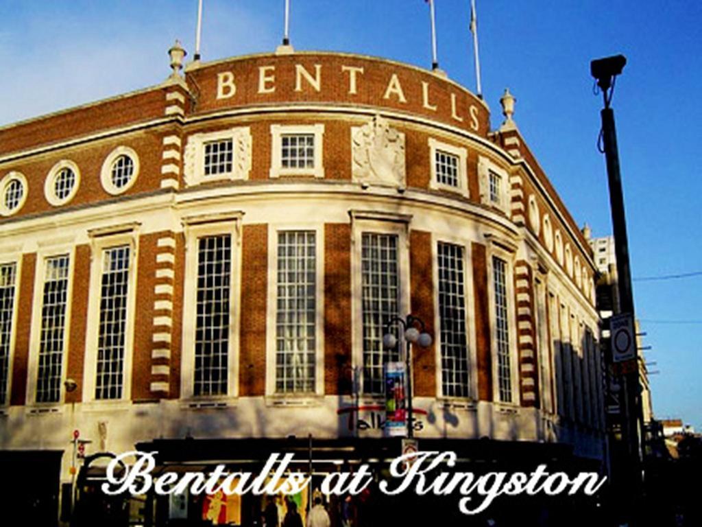 Broadway Lodge Bed And Breakfast Surbiton Екстер'єр фото