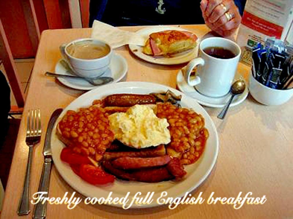 Broadway Lodge Bed And Breakfast Surbiton Екстер'єр фото
