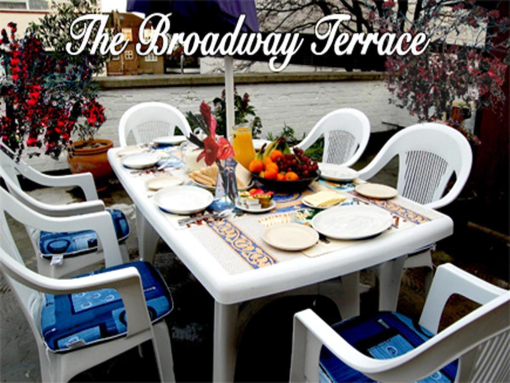 Broadway Lodge Bed And Breakfast Surbiton Екстер'єр фото
