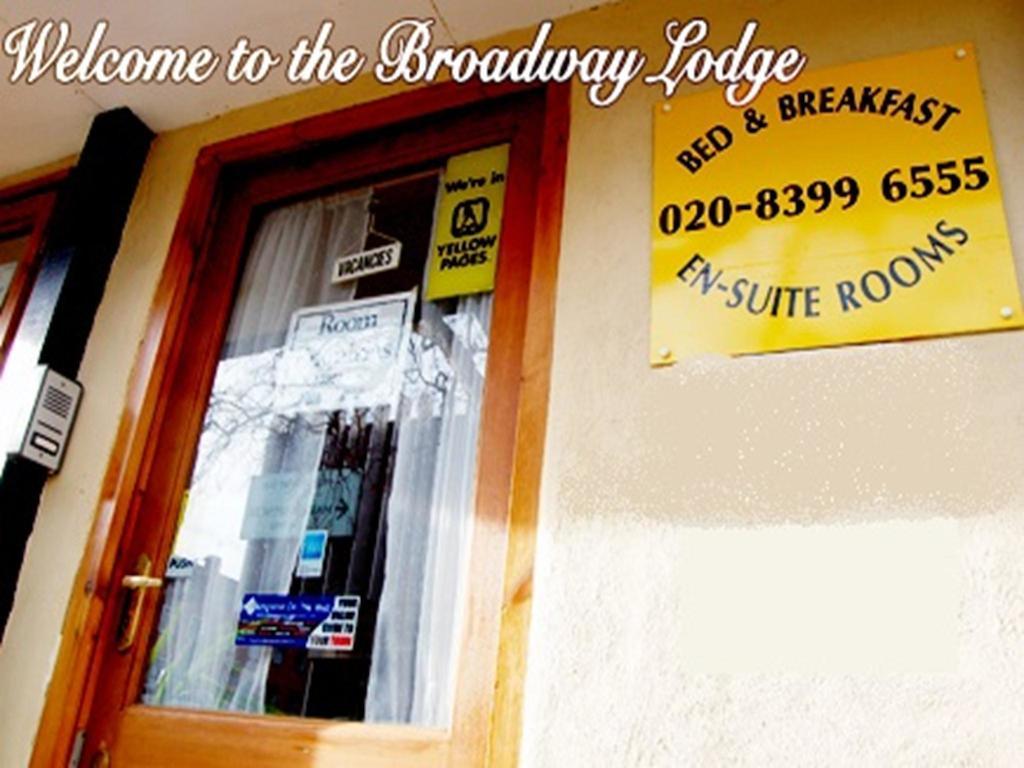 Broadway Lodge Bed And Breakfast Surbiton Екстер'єр фото