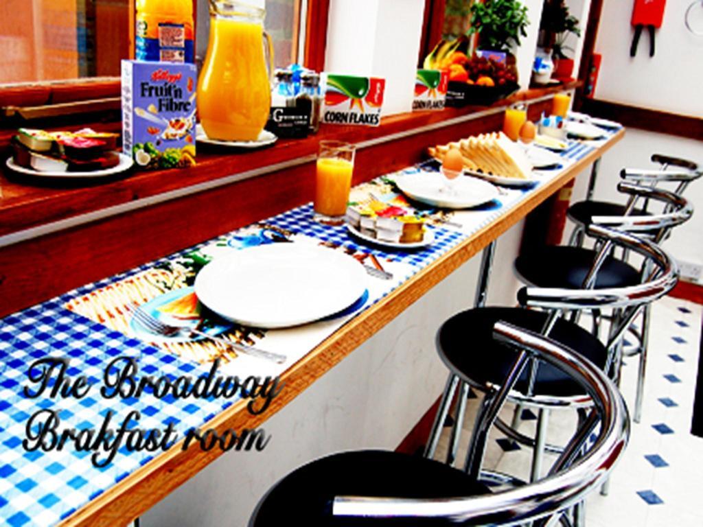 Broadway Lodge Bed And Breakfast Surbiton Екстер'єр фото