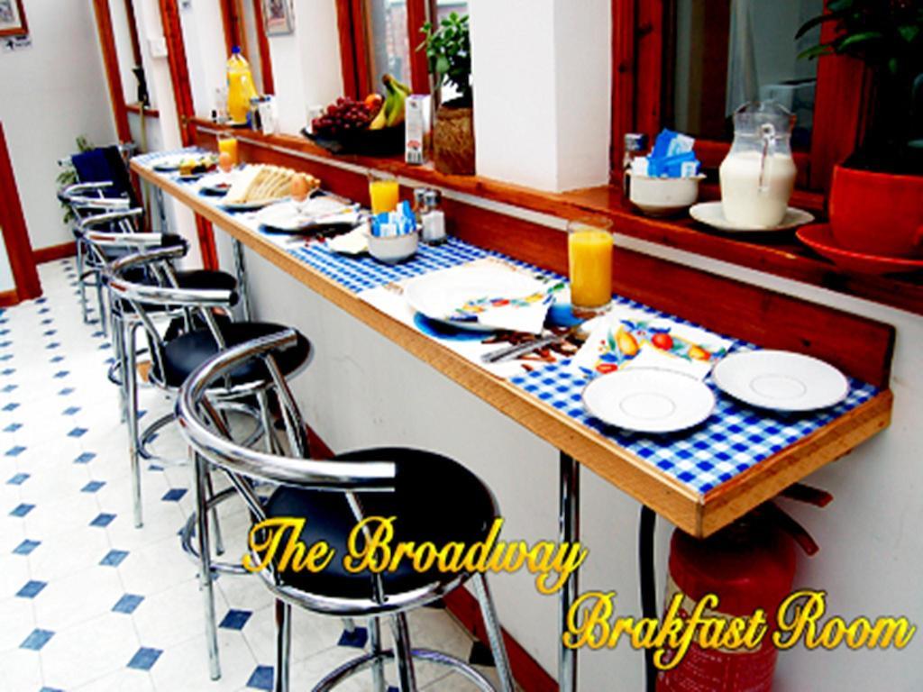 Broadway Lodge Bed And Breakfast Surbiton Екстер'єр фото