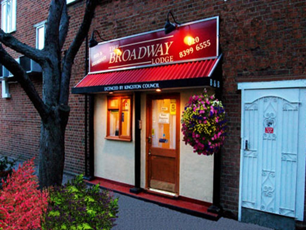 Broadway Lodge Bed And Breakfast Surbiton Екстер'єр фото